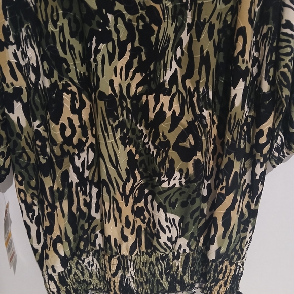 JM Collection sequin top - Picture 8 of 11